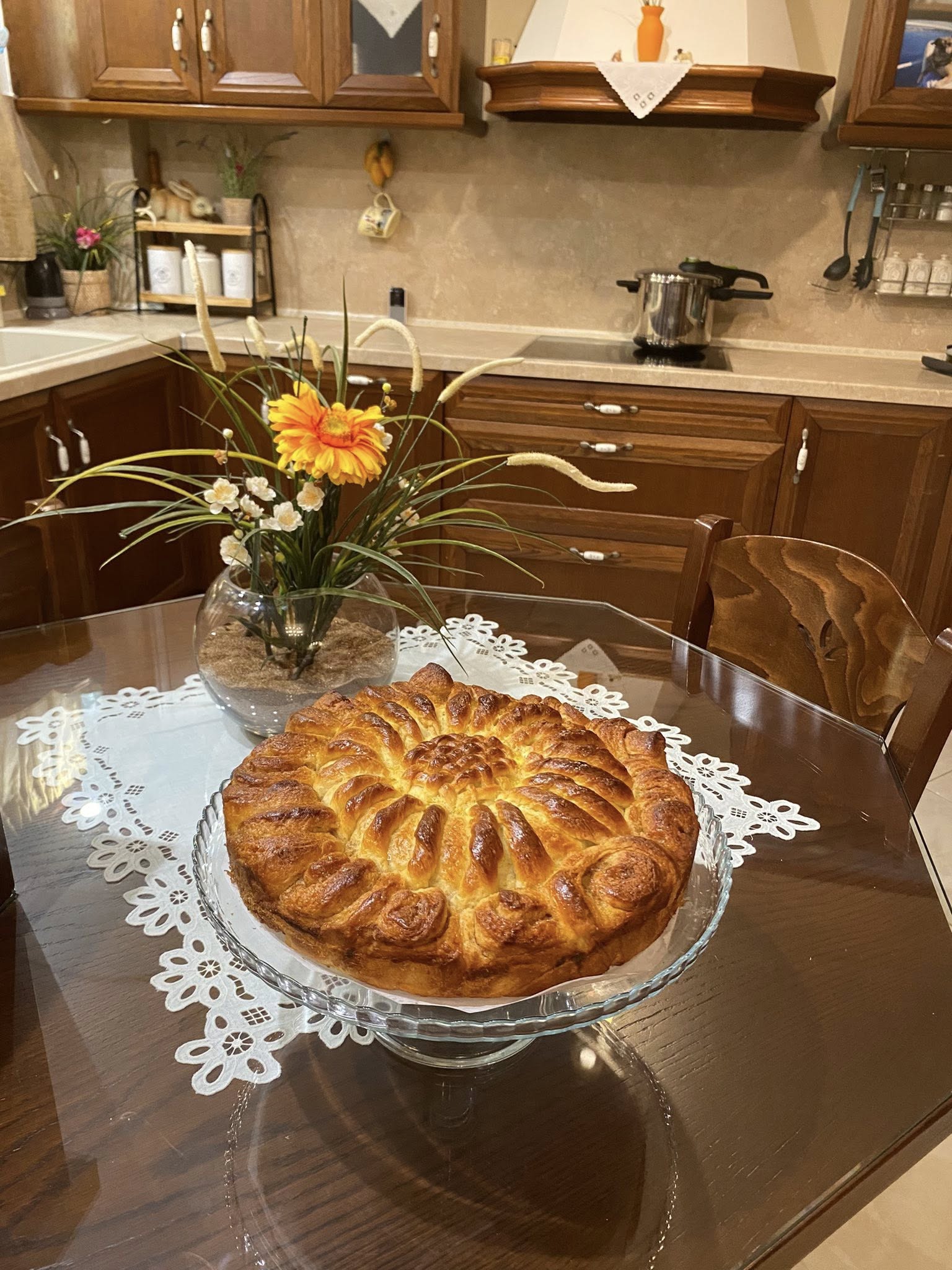 Γλυκό ψωμί για το γιορτινό τραπέζι