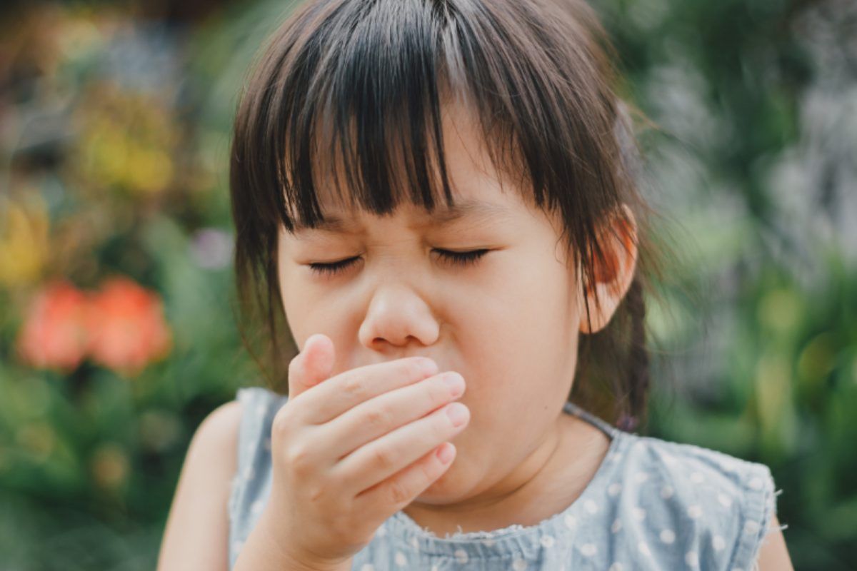 Γονείς μην δίνετε φάρμακα στα παιδιά όταν έχουν βήχα:  Παιδίατρος εξηγεί πως μπορούν να ανακουφιστούν