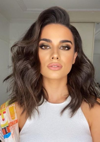 χαλαρές-μπούκλες-με-όγκο-σε-καστανά μαλλιά-