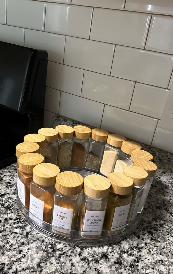 μπαχαρικά-σε-δίσκο- μπαχαρικά-σε-δίσκο-