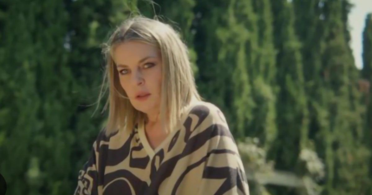 Να μ' αγαπάς-Σοφία