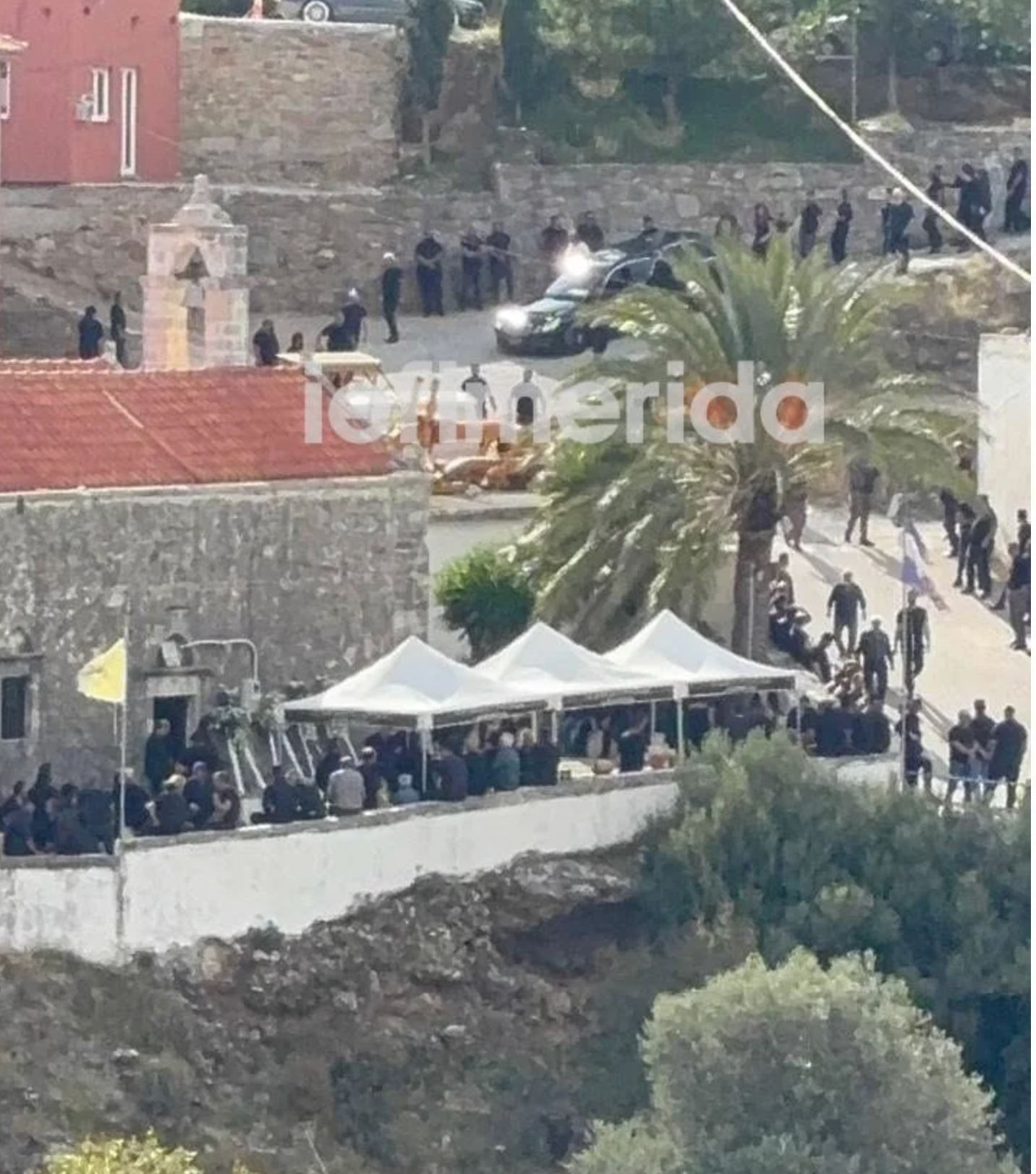 Κηδεία Βορίζια: Βαφτίστηκαν τα παιδιά του 39χρονου λίγο πριν την κηδεία του - Σπαραγμός στο τελευταίο αντίο (Φωτο και βίντεο)