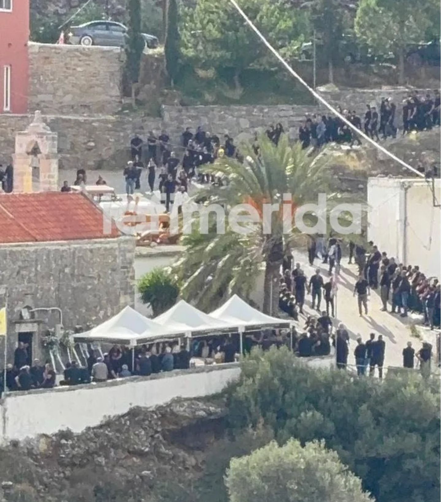 Κηδεία Βορίζια: Βαφτίστηκαν τα παιδιά του 39χρονου λίγο πριν την κηδεία του - Σπαραγμός στο τελευταίο αντίο (Φωτο και βίντεο)