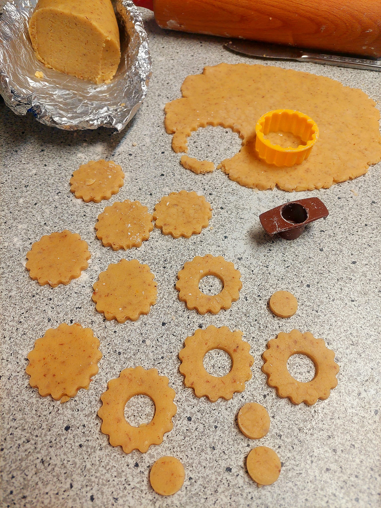 ωμά-μπισκότα- ωμά-μπισκότα-