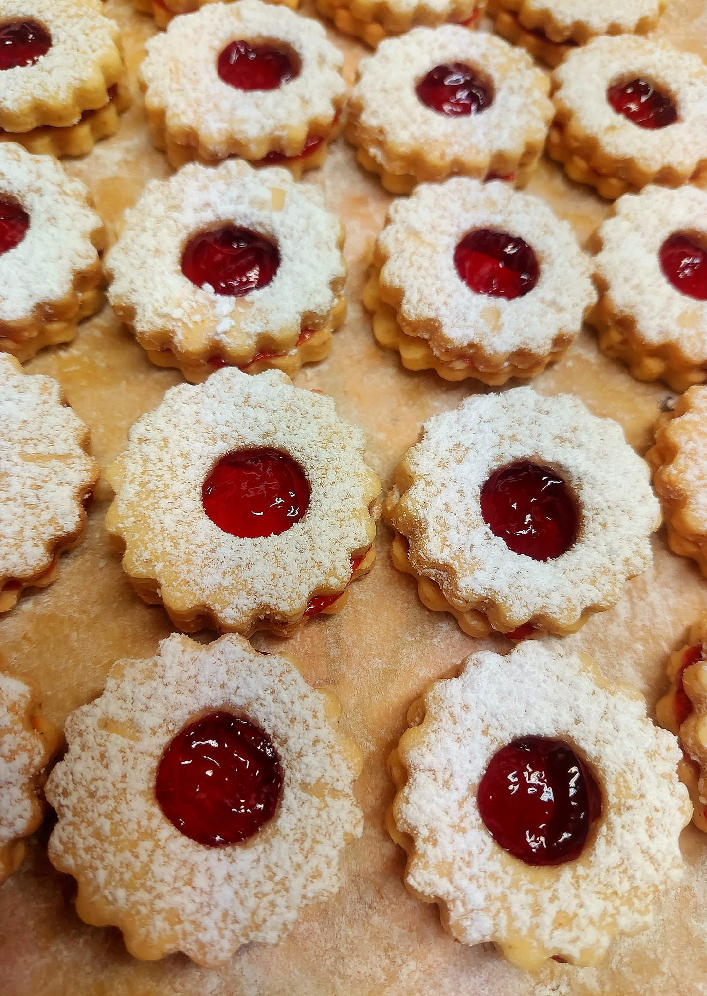 μπισκότα αστεράκια-με-ζάχαρη άχνη-και-μαρμελάδα- μπισκότα αστεράκια-με-ζάχαρη άχνη-και-μαρμελάδα-