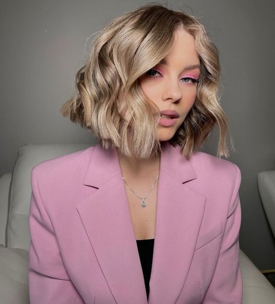 καρέ-ξανθά-κυματιστά μαλλιά- καρέ-ξανθά-κυματιστά μαλλιά-