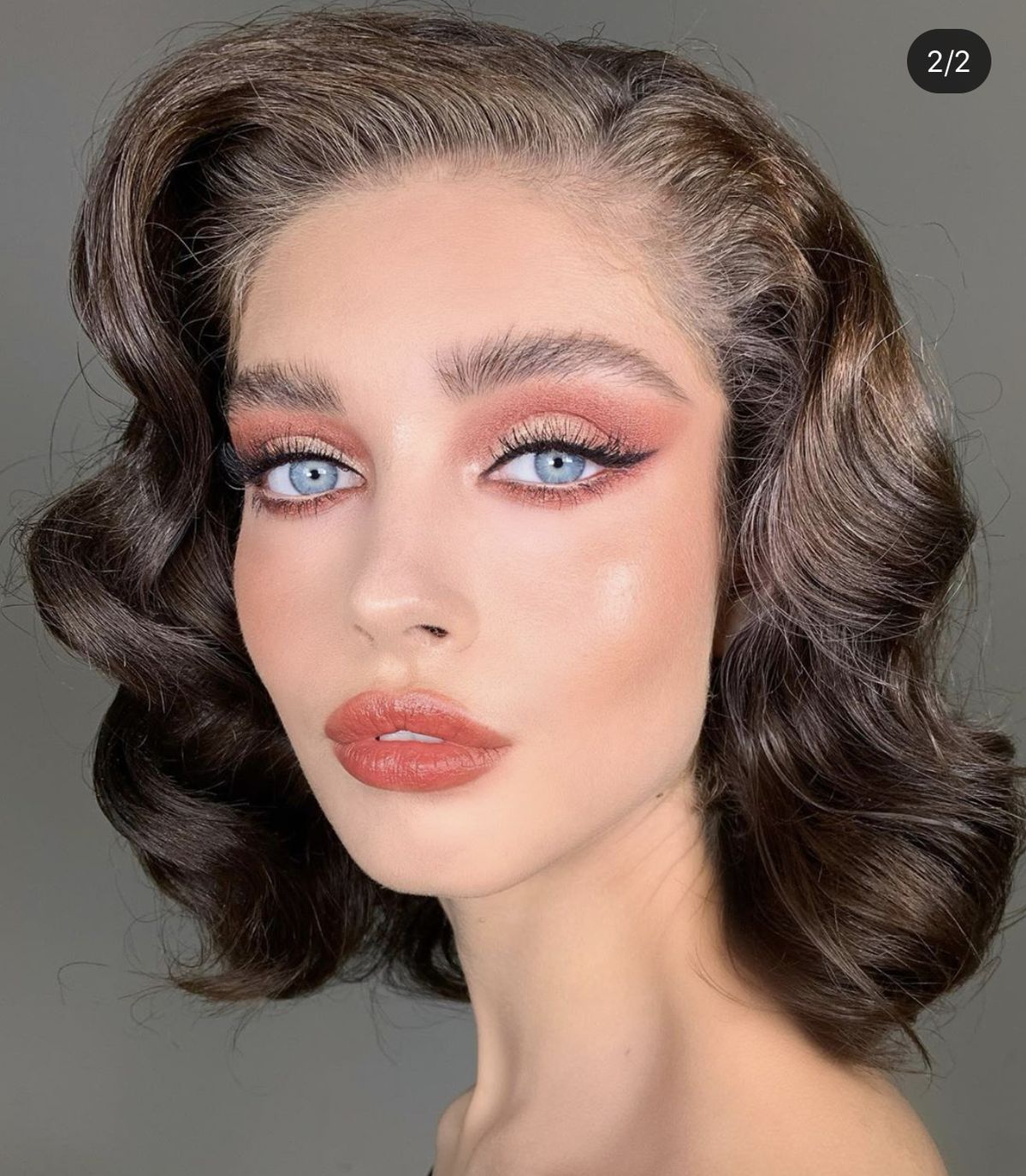 Κυματιστά μαλλιά: Εύκολα χτενίσματα για λαμπερές γιορτινές εμφανίσεις & τρόποι να τα φτιάξεις μόνη σου