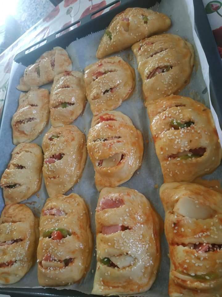 Λαχταριστά Πιτάκια με γέμιση πίτσας