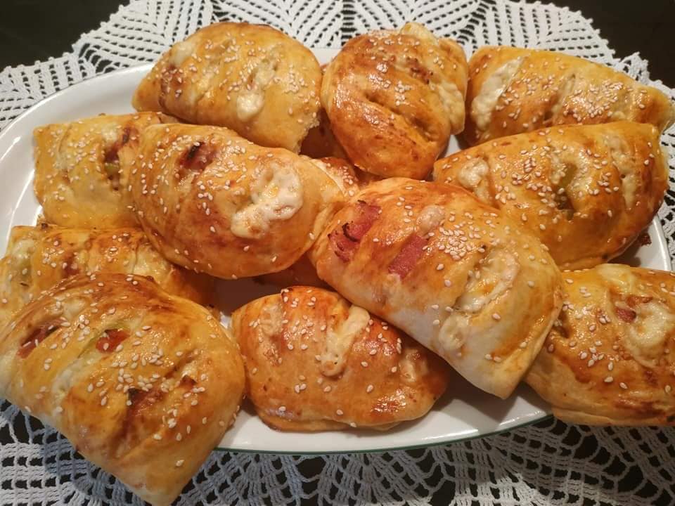 Λαχταριστά Πιτάκια με γέμιση πίτσας