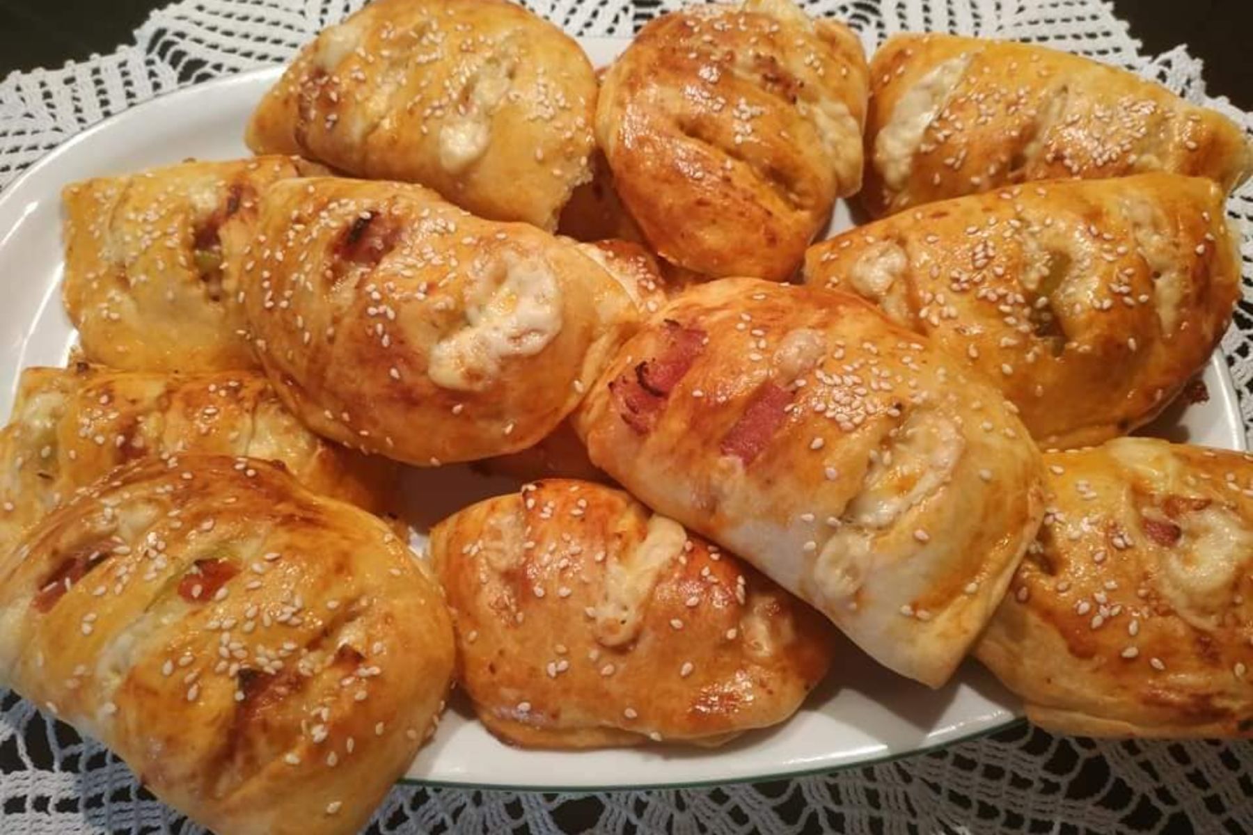 Λαχταριστά Πιτάκια με γέμιση πίτσας