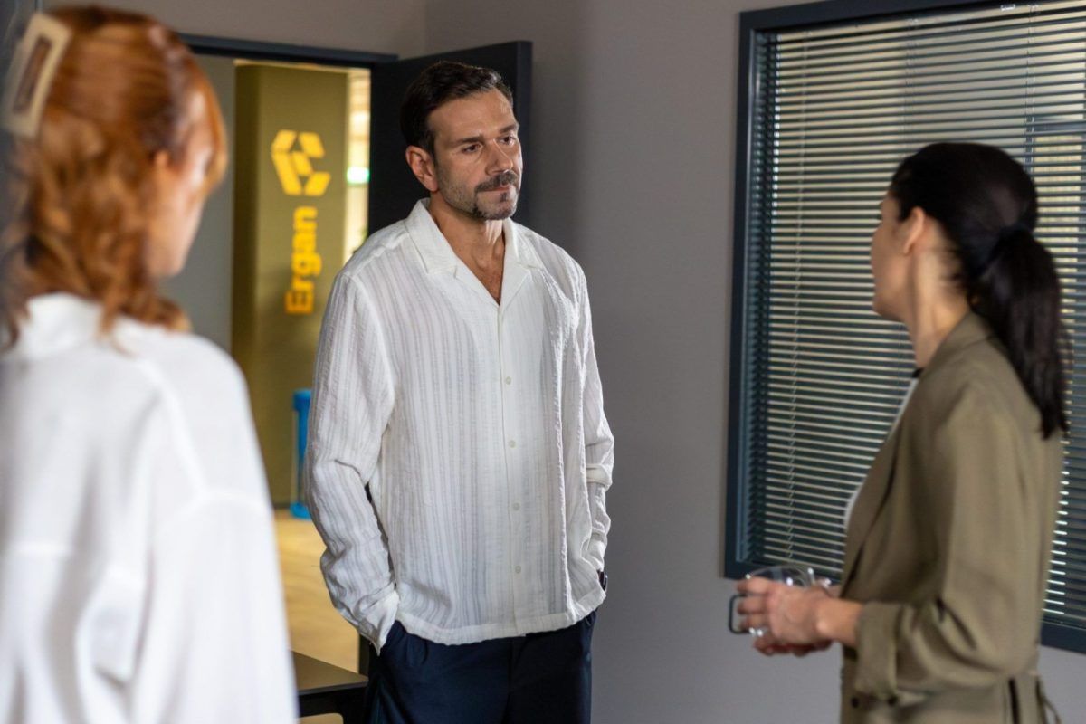 Μια νύχτα Μόνο : Αποκλειστικό - Οδυσσέας και Σταύρος πλακώνονται για την Αρετή και η Ελένη σκάει από ζήλια