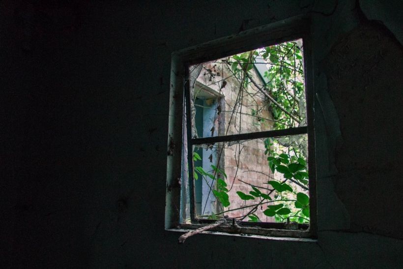 παράθυρο-σε-οικοδομή-