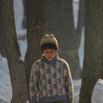 λυπημένο-παιδί-στα-χιόνια-