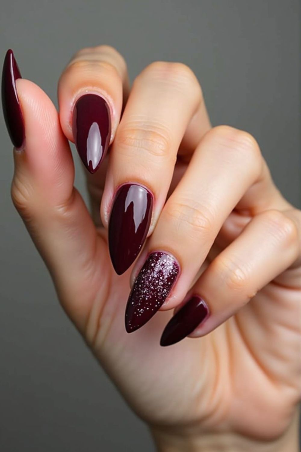 μυτερά-μπορντό νύχια-με-γκλίτερ- μυτερά-μπορντό νύχια-με-γκλίτερ-