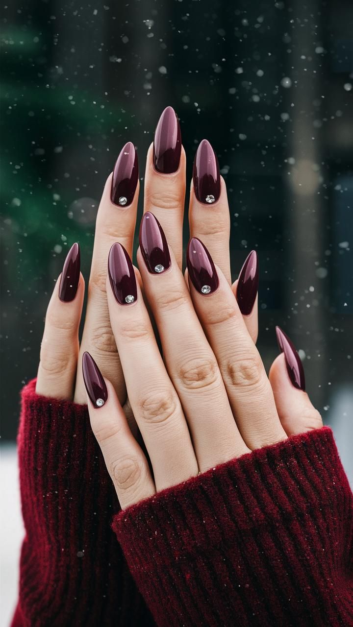 Μπορντό νύχια: Το διαχρονικό χρώμα για τα Χριστούγεννα και ιδέες