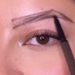 μολύβι-καφέ-στα-φρύδια-