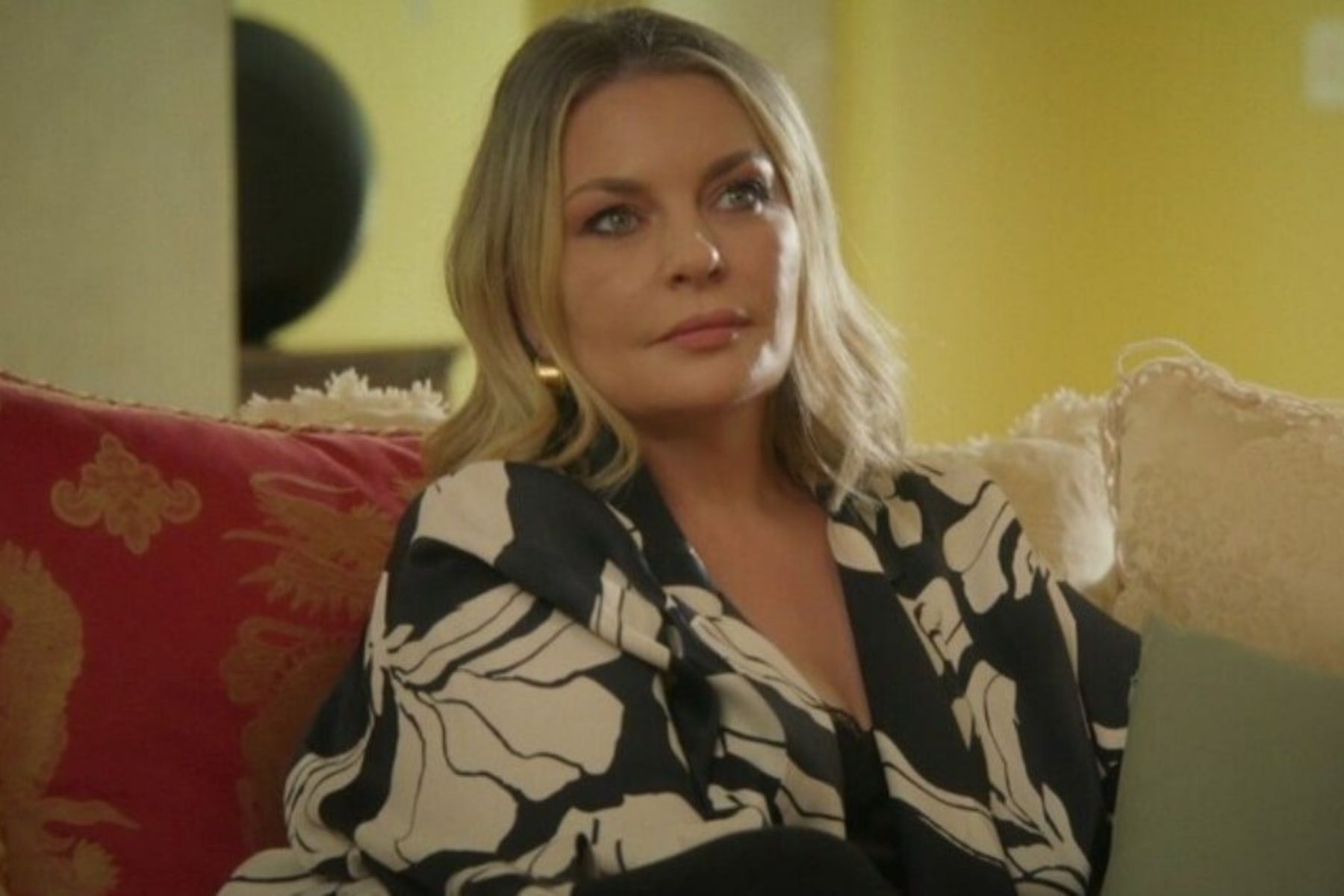 Να μ'αγαπάς-Σοφία-