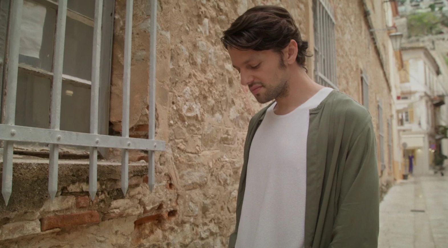 Να μ’ αγαπάς-Χάρης