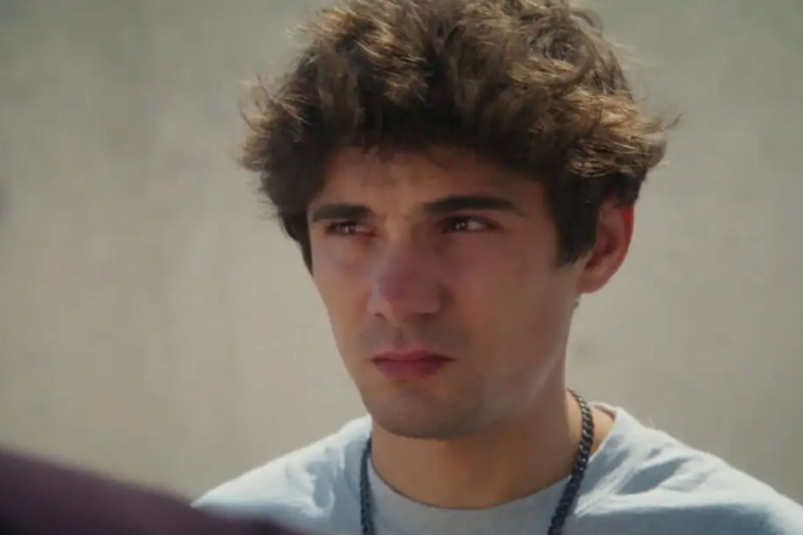 Να μ' αγαπάς-Λευτέρης 