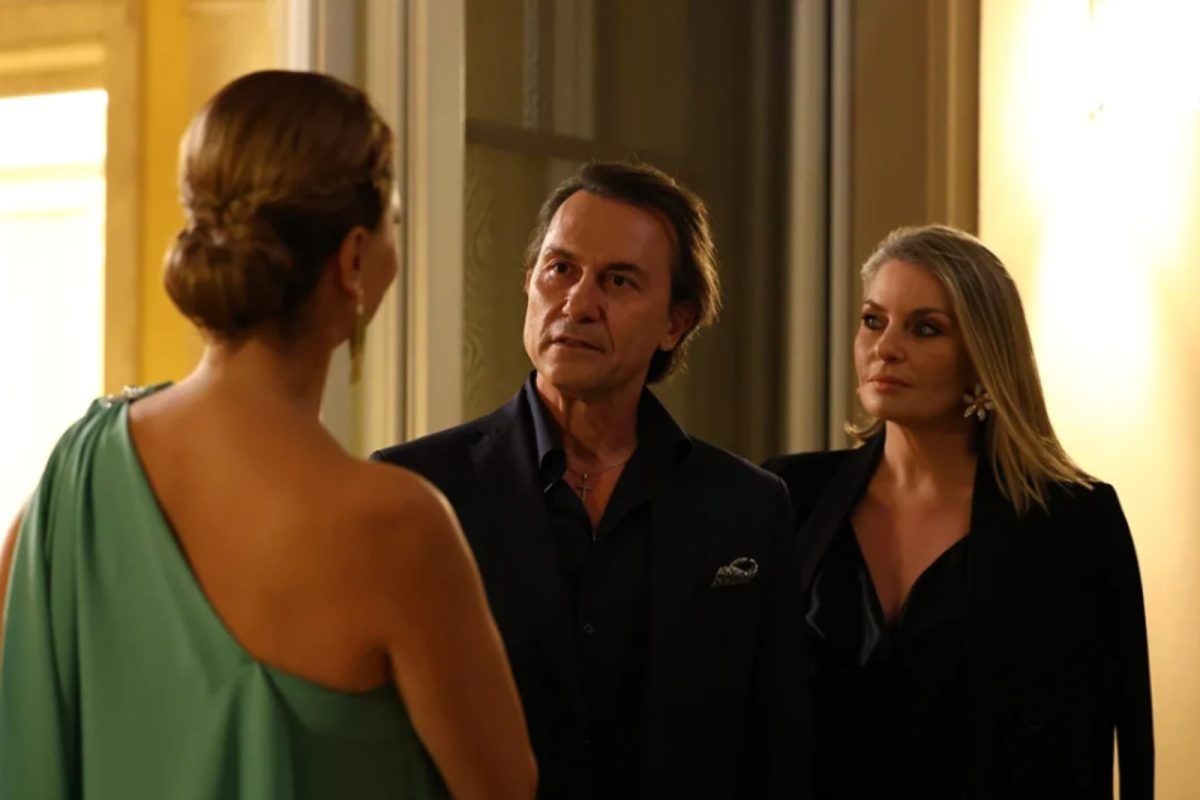 Να μ' αγαπάς: Η Σοφία σε κατάσταση αμοκ ξεμπροστιάζει τα δίδυμα