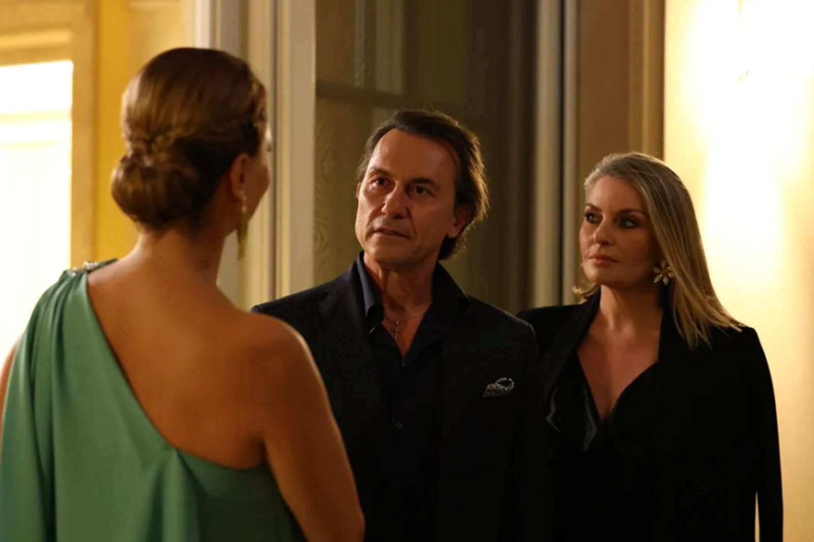 Να μ' αγαπάς: Η Σοφία σε κατάσταση αμοκ ξεμπροστιάζει τα δίδυμα