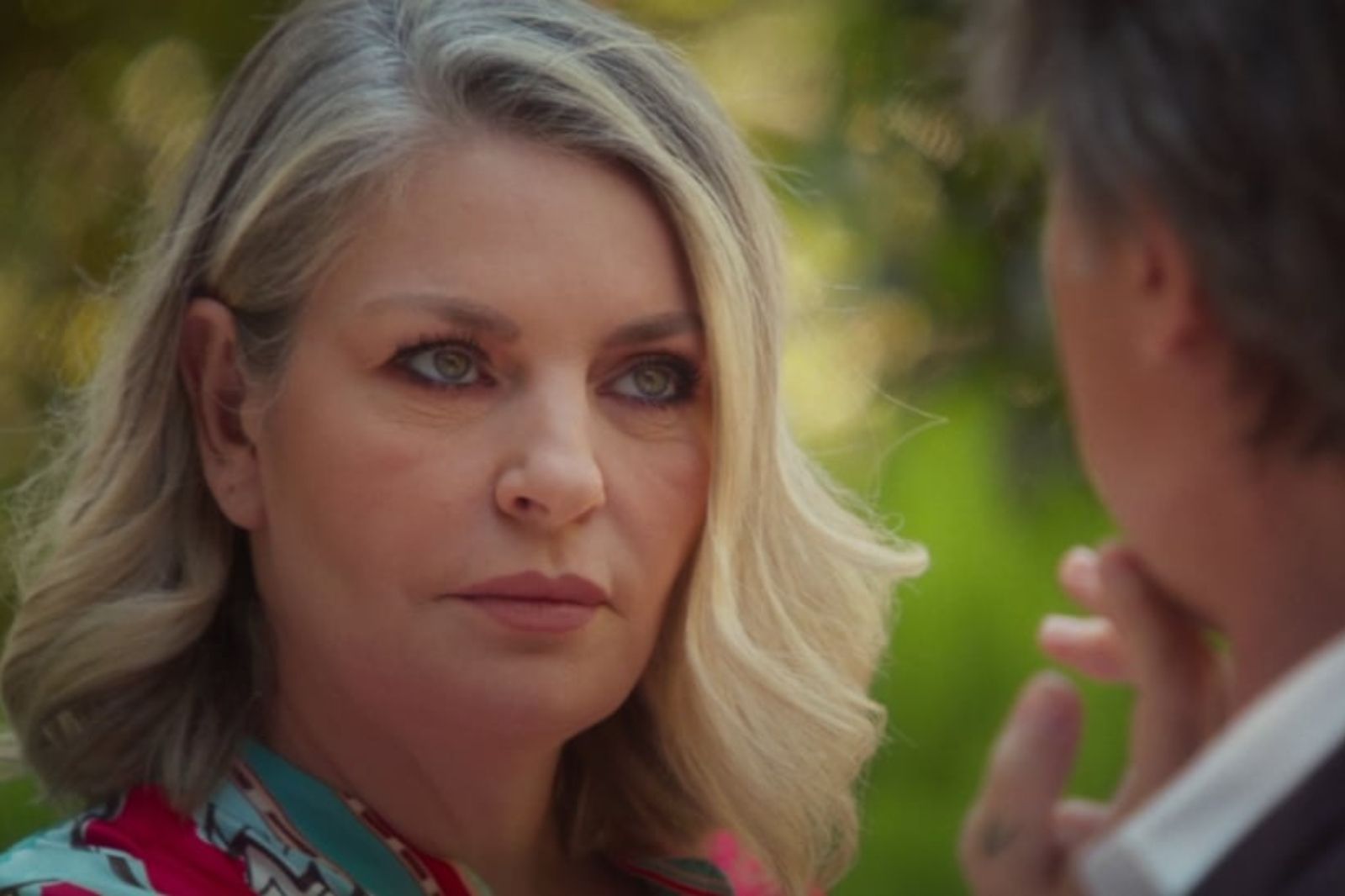 Να μ' αγαπάς-Σοφία