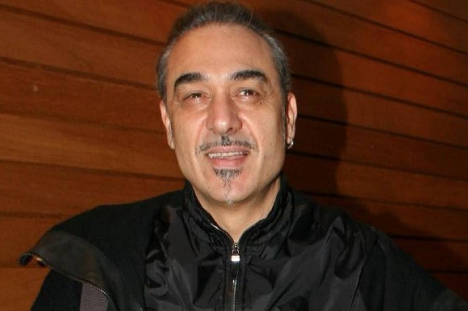 Ο Νότης Σφακιανάκης βρίσκεται σε τεράστιο σοκ μετά τον θάνατο της γυναίκας του