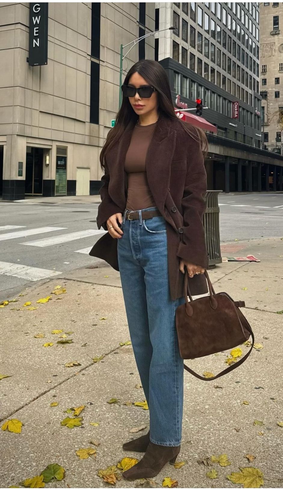 ντύσιμο-με-καφέ-μπότες-