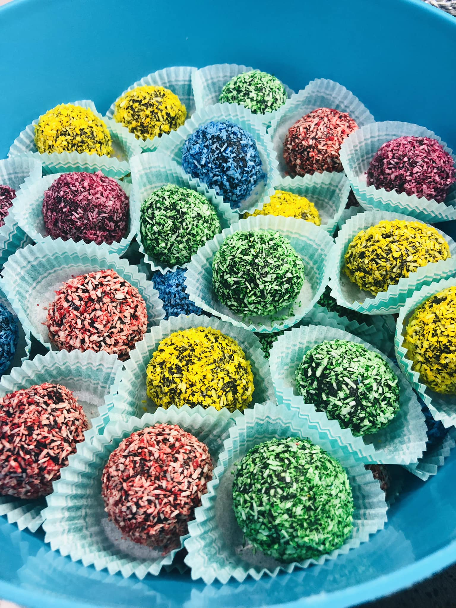 τρουφάκια-με-χρωματιστή τρούφα-