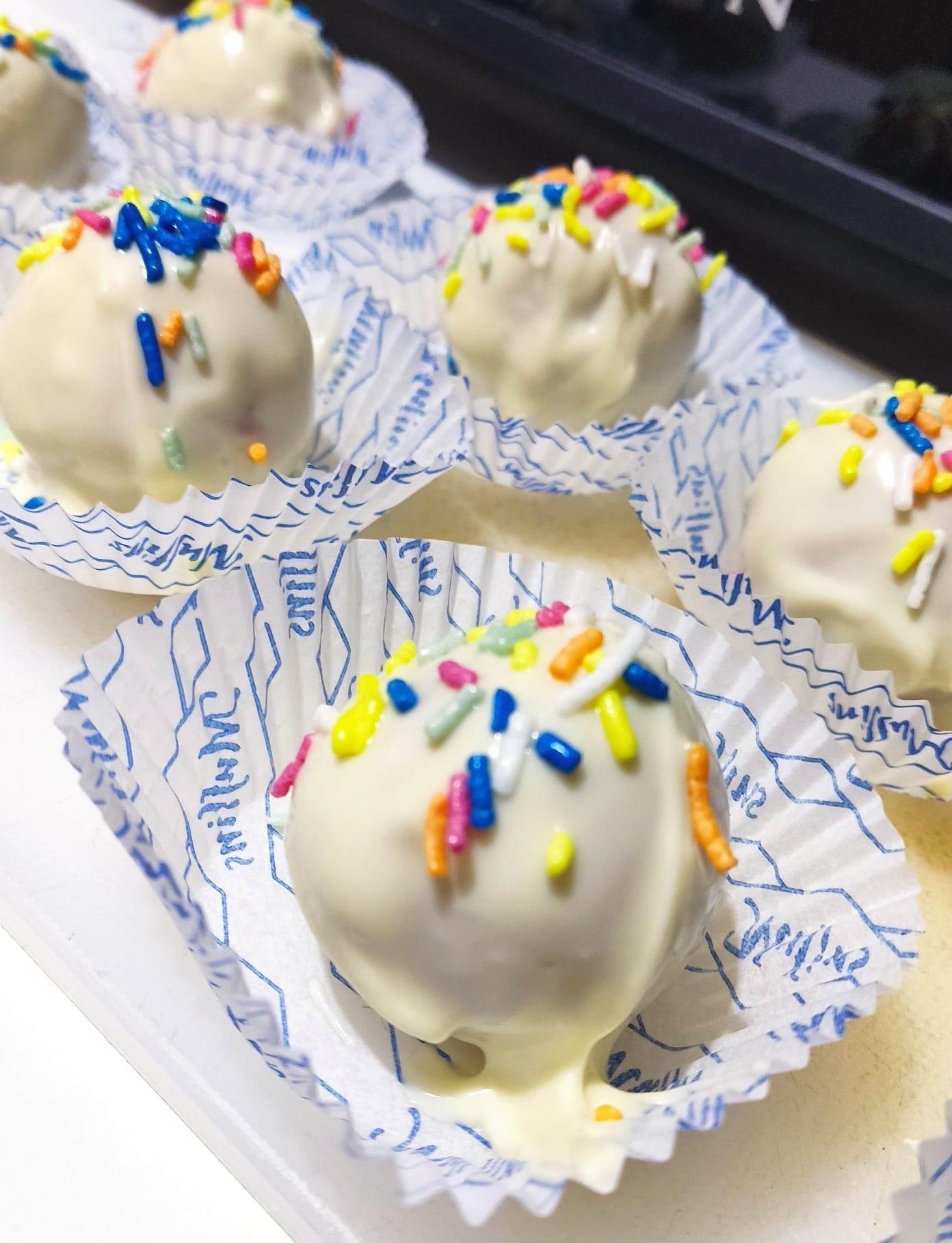 τρουφάκια-με-λευκή σοκολάτα-