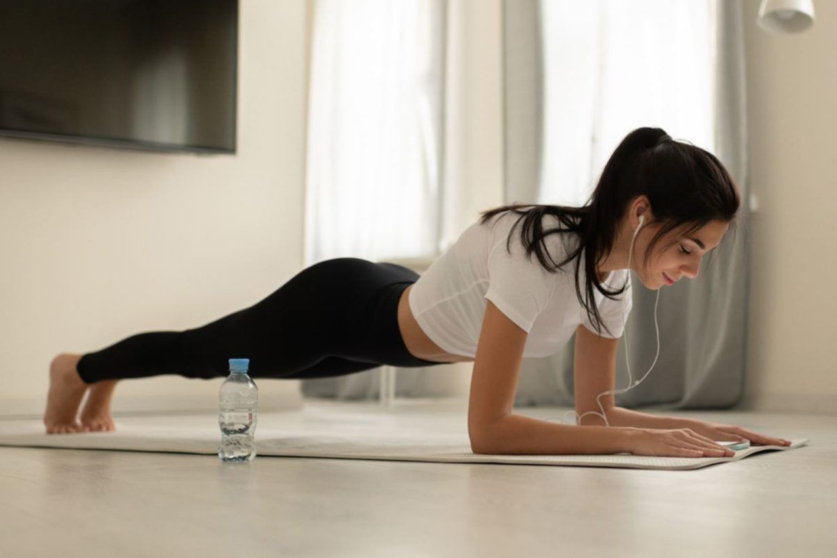 Οι 5 καλύτερες ασκήσεις για να χτίσεις το σώμα των ονείρων σου χωρίς γυμναστήριο