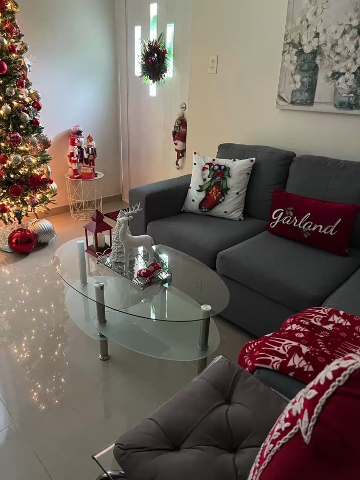 λευκά-ταρανδάκια-στο-τραπεζάκι του σαλονιού- λευκά-ταρανδάκια-στο-τραπεζάκι του σαλονιού-