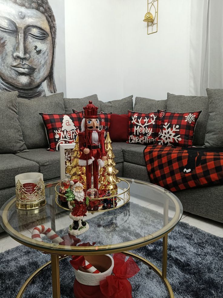 Καρυοθραύστης-σε-δίσκο- Καρυοθραύστης-σε-δίσκο-