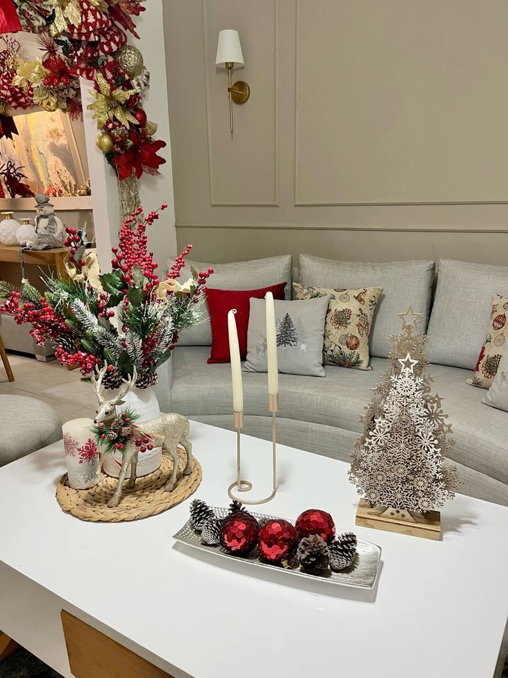 κεριά-και-χριστουγεννιάτικες-μπάλες-στο-σαλόνι0 κεριά-και-χριστουγεννιάτικες-μπάλες-στο-σαλόνι0