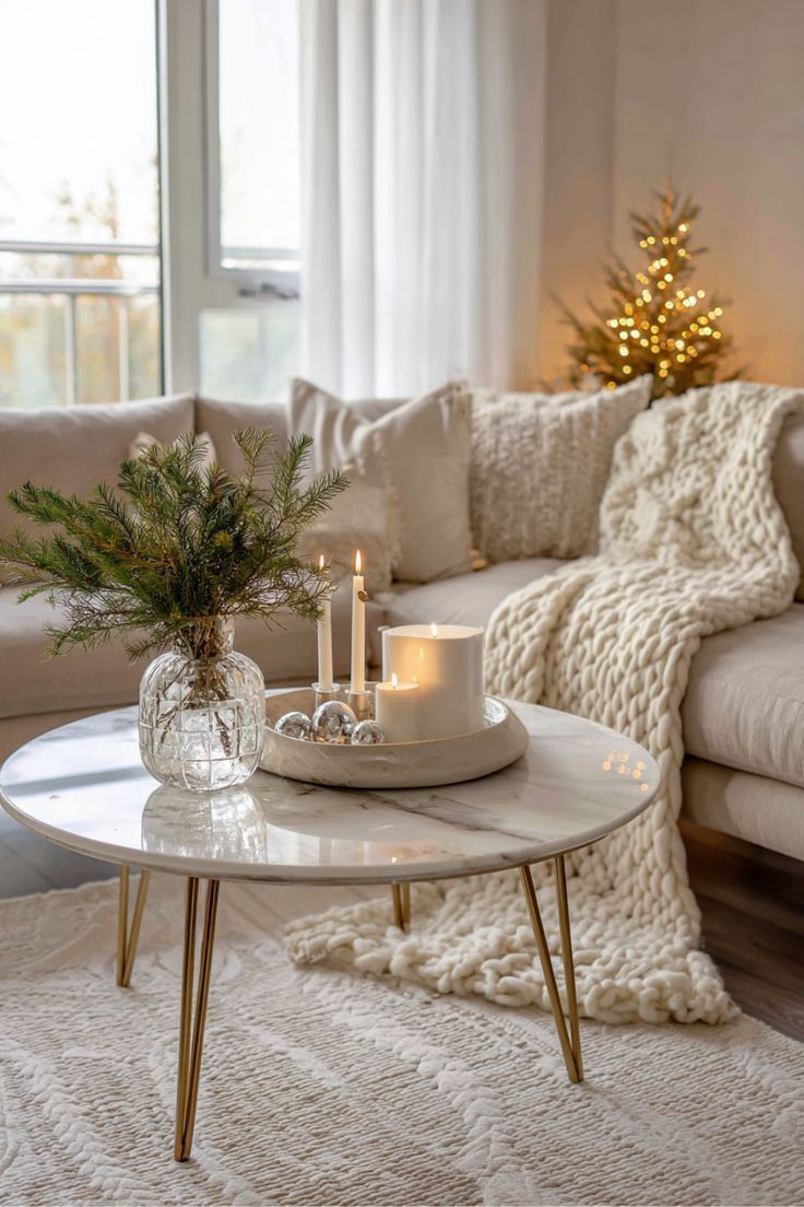 Οι ωραιότερες ιδέες Χριστουγεννιάτικης διακόσμησης για το τραπεζάκι του σαλονιού
