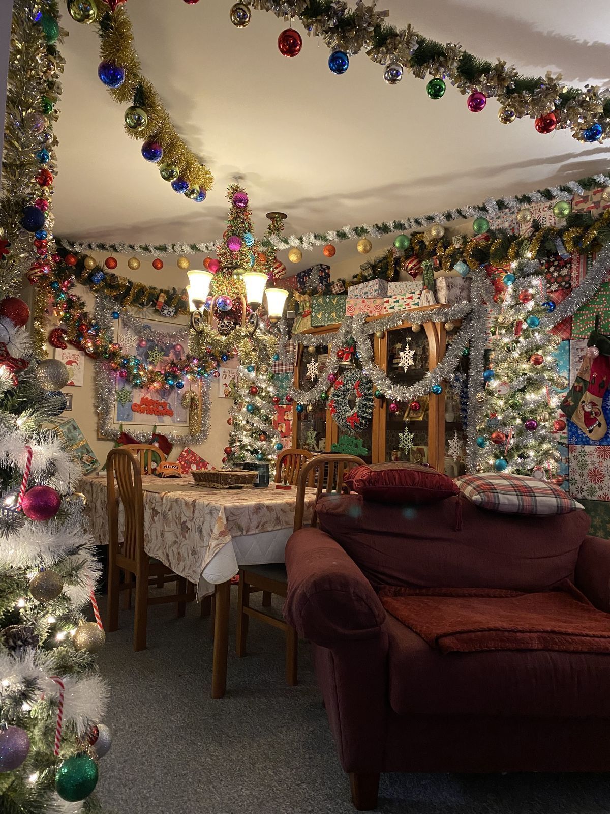 Οι πιο κιτς Χριστουγεννιάτικοι στολισμοί που θα σε κάνουν να κλάψεις από τα γέλια