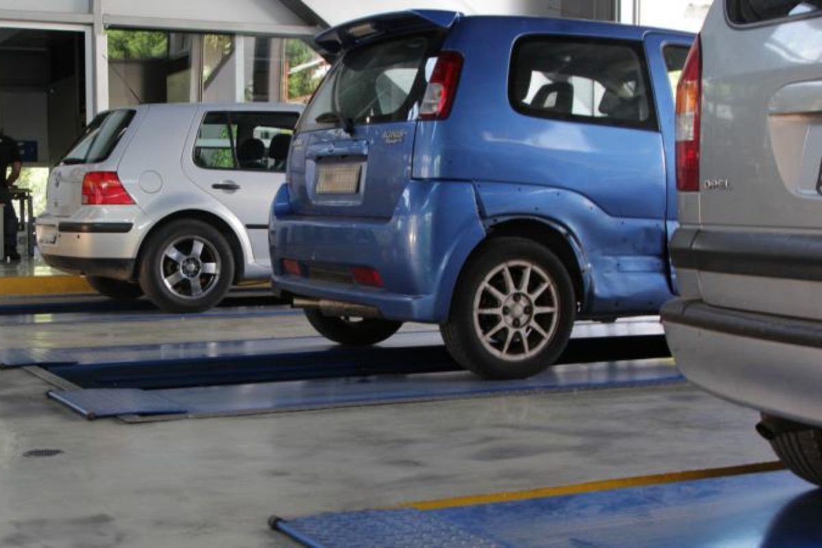 αυτοκίνητα-στο-συνεργείο-