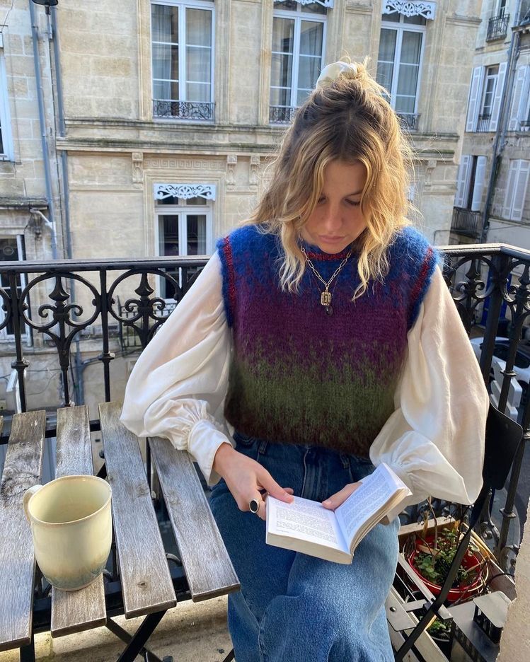 Πώς να φορέσεις τα πλεκτά στιλάτα χωρίς να μοιάζεις σαν μπόγος