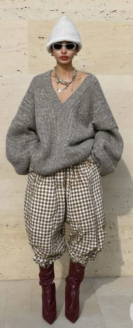 Πώς να φορέσεις τα πλεκτά στιλάτα χωρίς να μοιάζεις σαν μπόγος