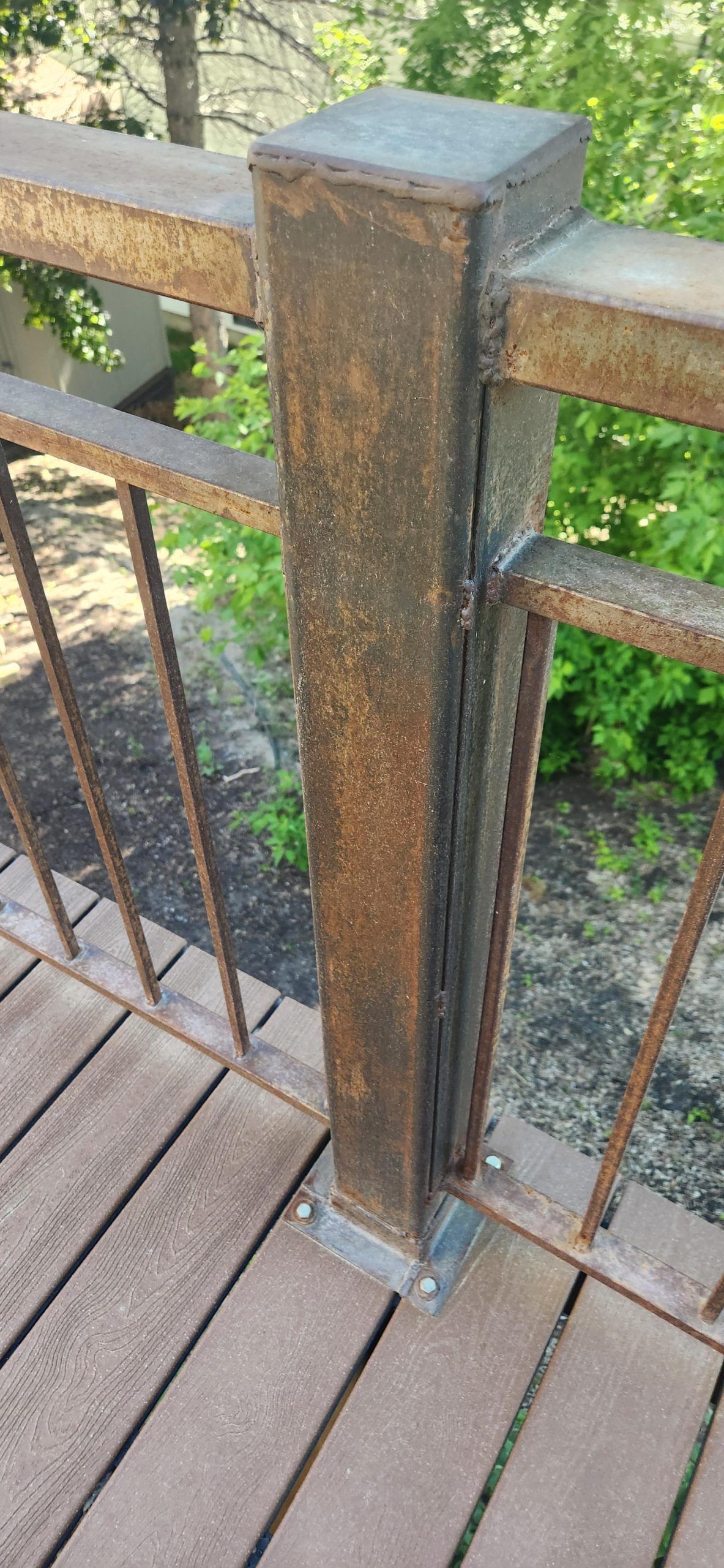 Πώς θα καθαρίσεις εύκολα τα κάγκελα από σκουριά και μούχλα