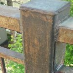 Πώς θα καθαρίσεις εύκολα τα κάγκελα από σκουριά και μούχλα