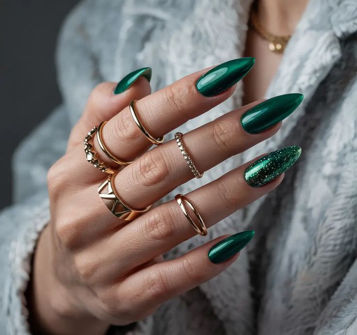 Πράσινα Χριστουγεννιάτικα νύχια: Οι καλύτερες ιδέες από το Pinterest