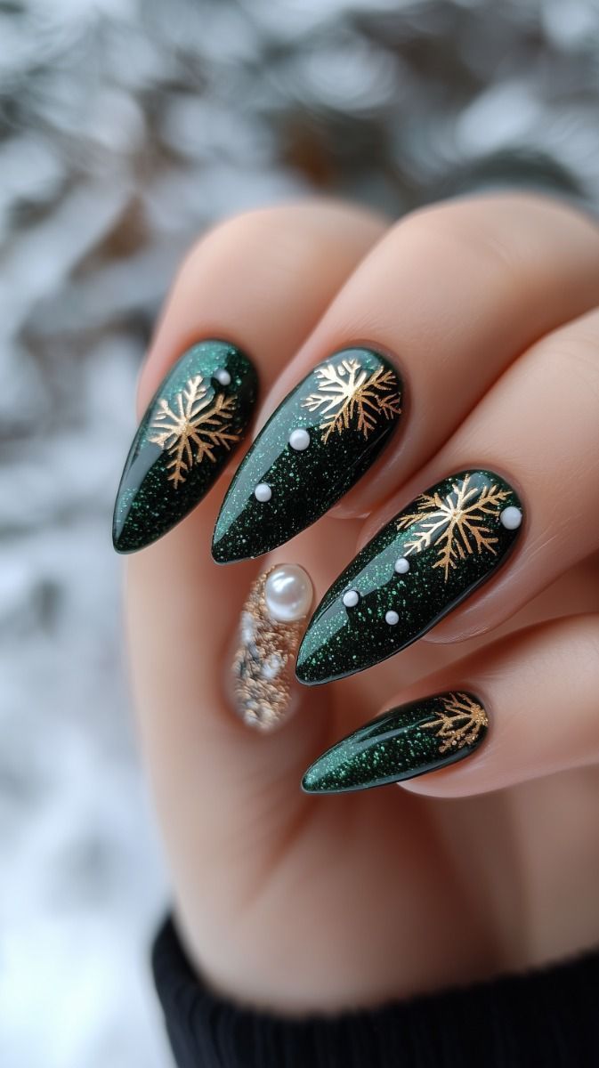 Πράσινα Χριστουγεννιάτικα νύχια: Οι καλύτερες ιδέες από το Pinterest