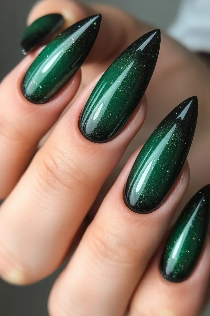 Πράσινα Χριστουγεννιάτικα νύχια: Οι καλύτερες ιδέες από το Pinterest