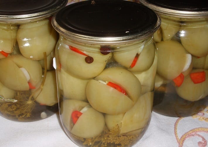 Πράσινες ντοματες τουρσί σε βάζο