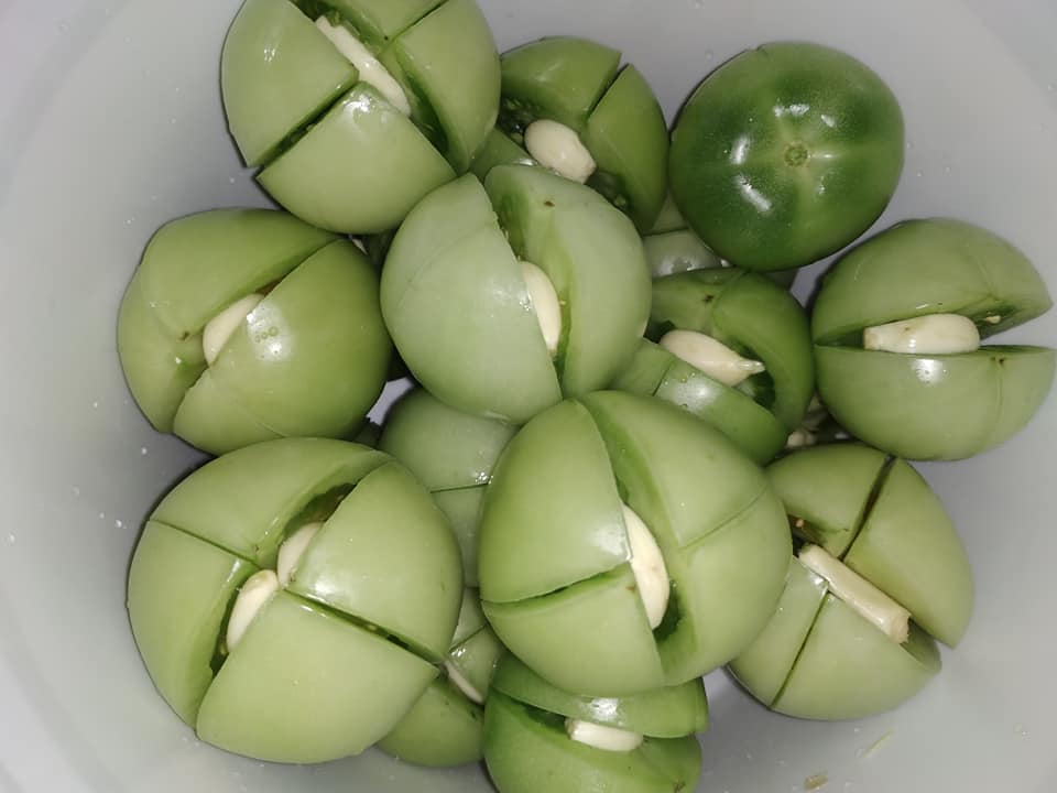 Πράσινες ντοματες τουρσί σε βάζο