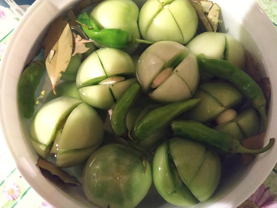 Πράσινες ντοματες τουρσί σε βάζο