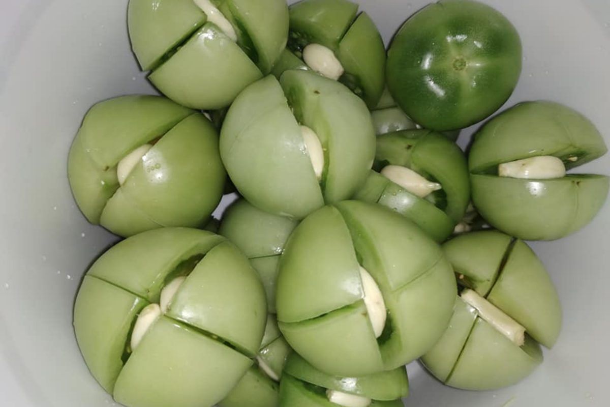 Πράσινες ντοματες τουρσί σε βάζο