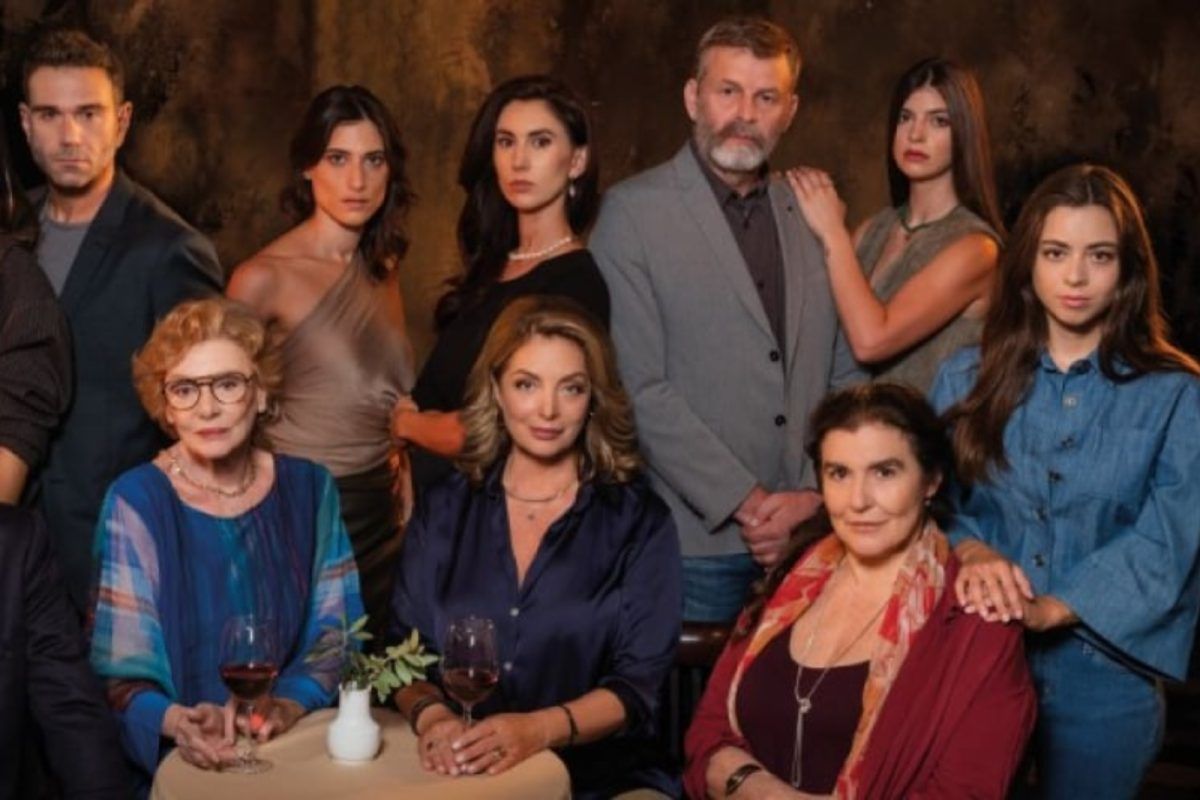 Πρωταγωνίστρια από την Γη της Ελιάς ποζάρει με φουσκωμένη κοιλίτσα και είναι η πιο όμορφη έγκυος που έχουμε δει