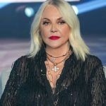 Ρούλα Κορομηλά: Στόλισε το Χριστουγεννιάτικο δέντρο της στο πιο σικ και διαχρονικό χρώμα